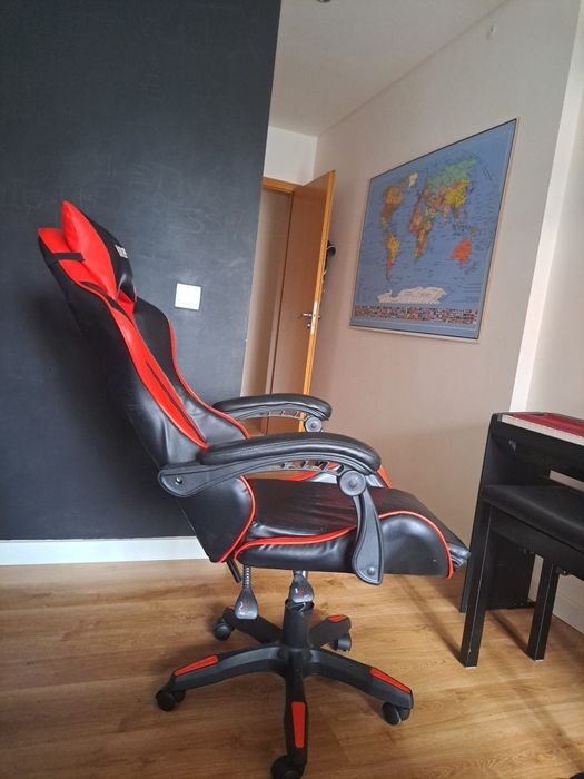 Cadeira gaming vermelha