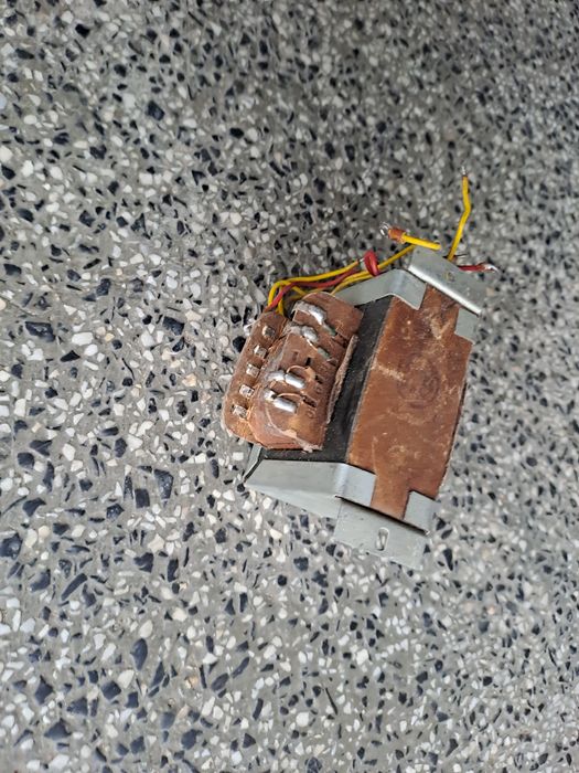 TRANSFORMATOR z  mikrofali