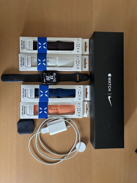 Apple Watch series 5 Nike como novo com caixa e braceletes novas