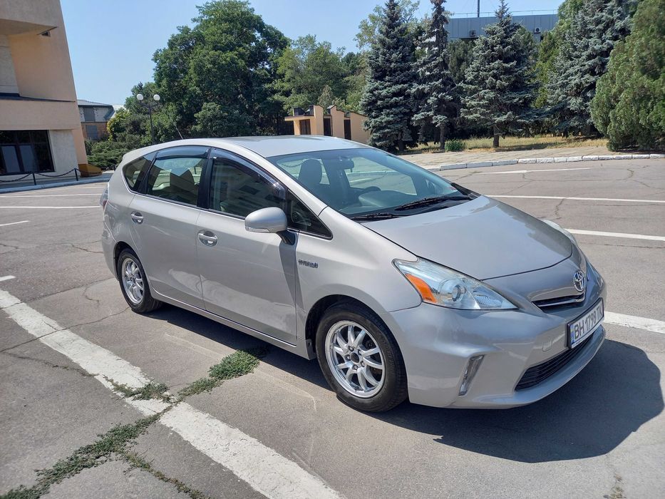 Toyota Prius V универсал 2014
