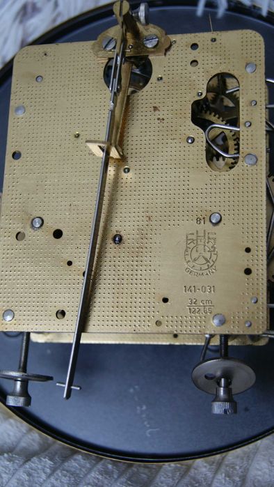 268 Zegar wiszący mechaniczny Franz Hermle z 1981 roku