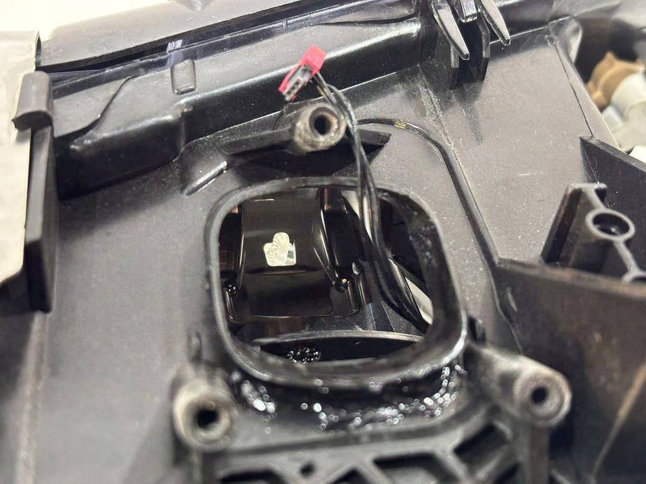 BMW 5 F10 F11 Lci lampa bi-xenon skr. L - 18111