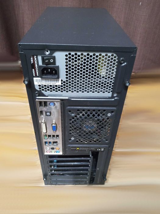 PC AMD Phenom II X4 / ASUS M4A89GTD / 14 GB RAM / SSD 120 GB / Win 10