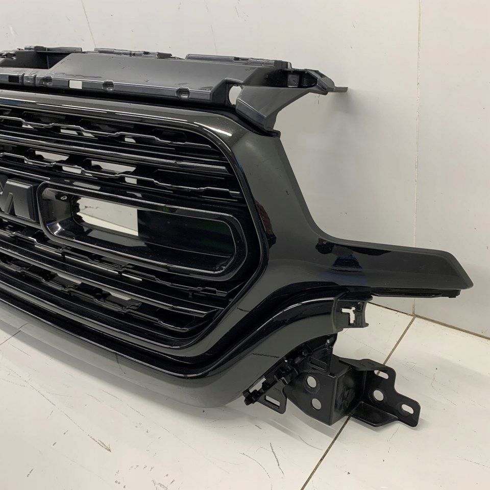 Atrapa grill czarny przód przedni kamera Dodge Ram V 1500 Limited 21r