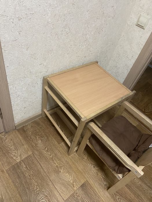 Продам дитячий стіл і стілець. Дерев’яний.