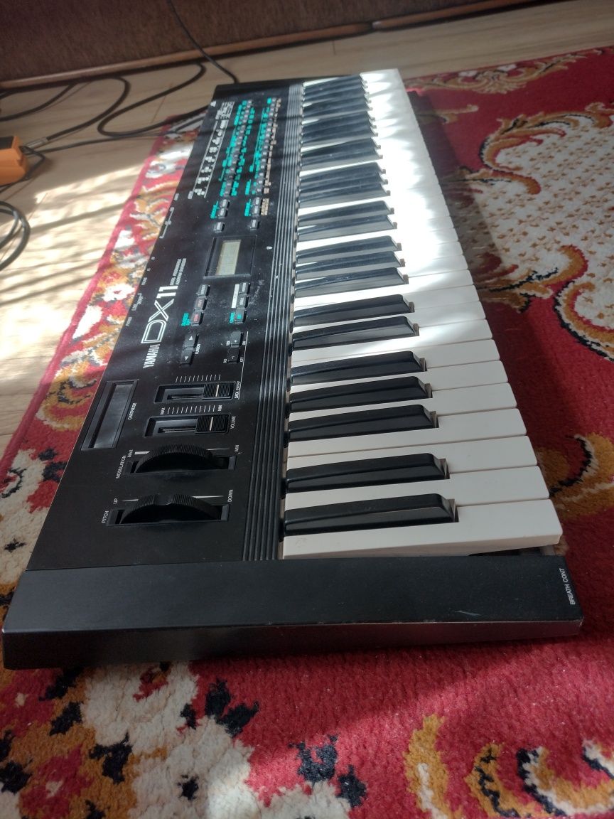 Yamaha DX 11 syntezator FM