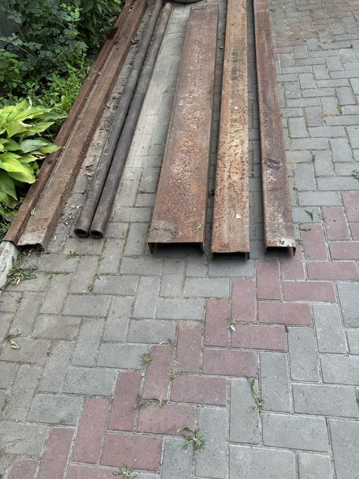 Швелер сталевий 10-24