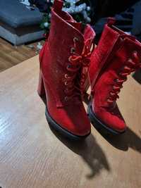 Buty czerwone lakierkowe