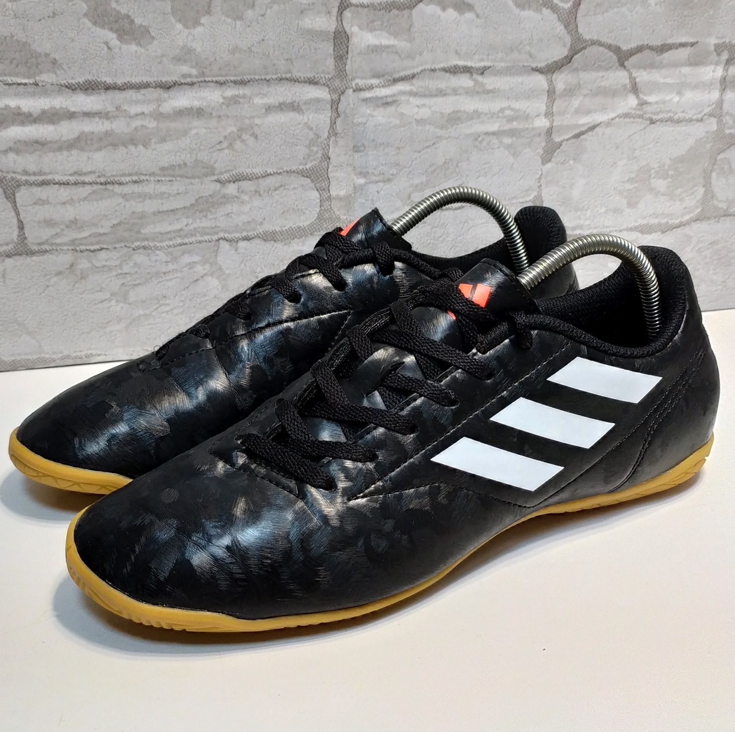 футзалки Adidas Conquisto 40 2/3
розмір 40 2/3