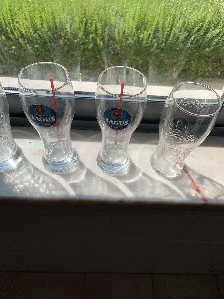 4 Copos  altas para cerveja ou bebidas com suporte