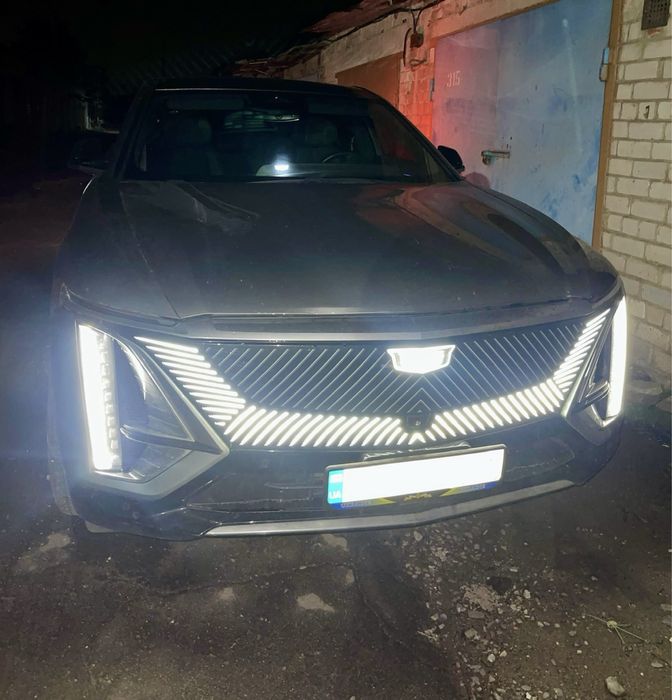 Эмблемма, значек Cadillac Lyriq идеал