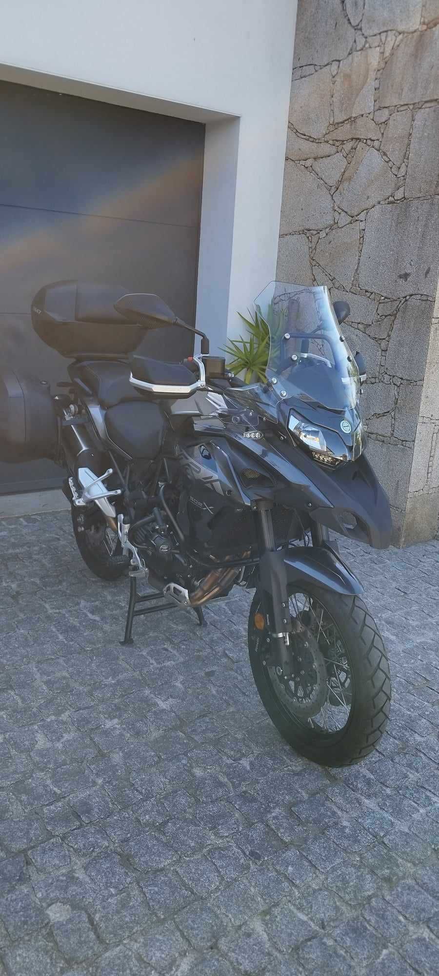 Benelli TRK 502X (com conjunto de 3 malas)