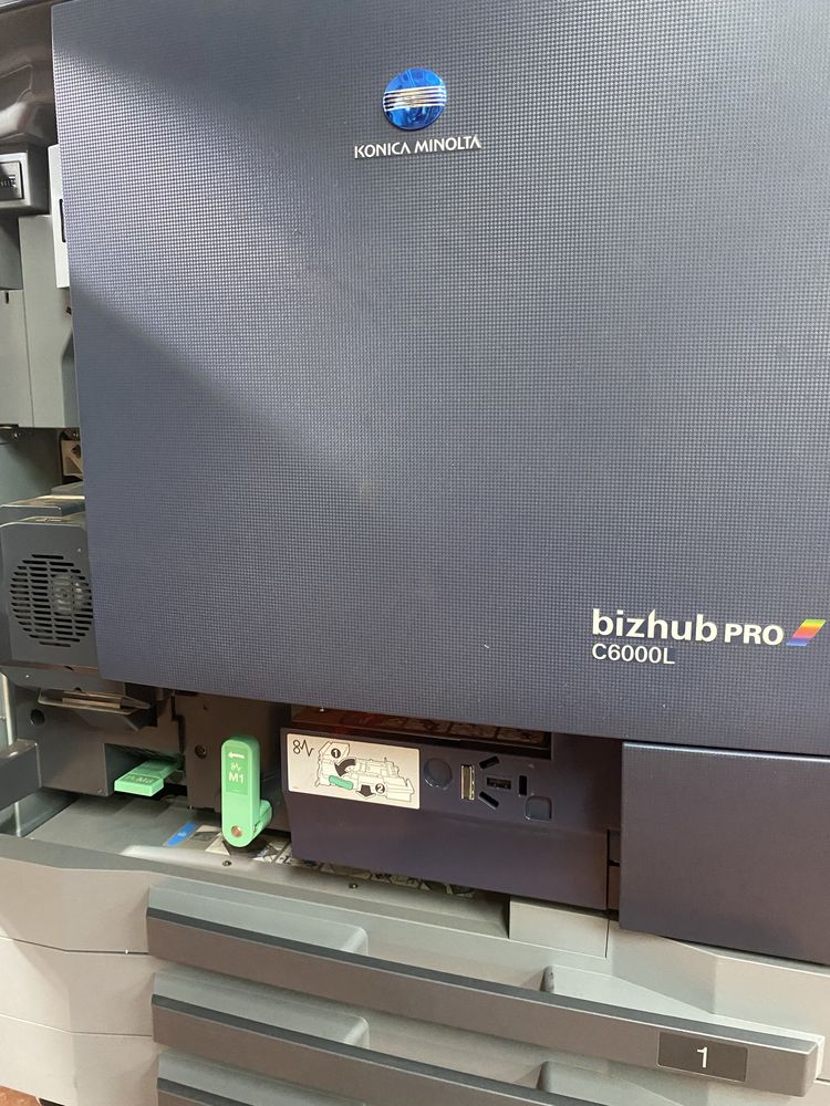 Impeessora Konica Bizhub C6000L