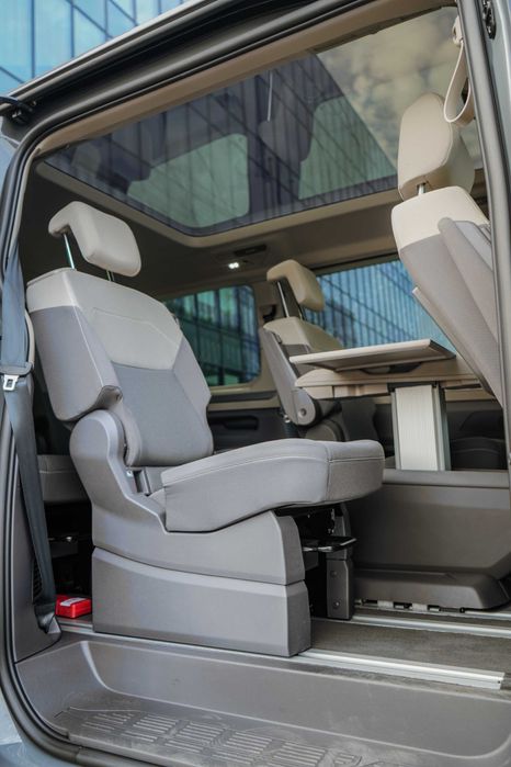 Wynajem busa Volkswagen Multivan 150KM 2.0TDI DSG 7-osobowy