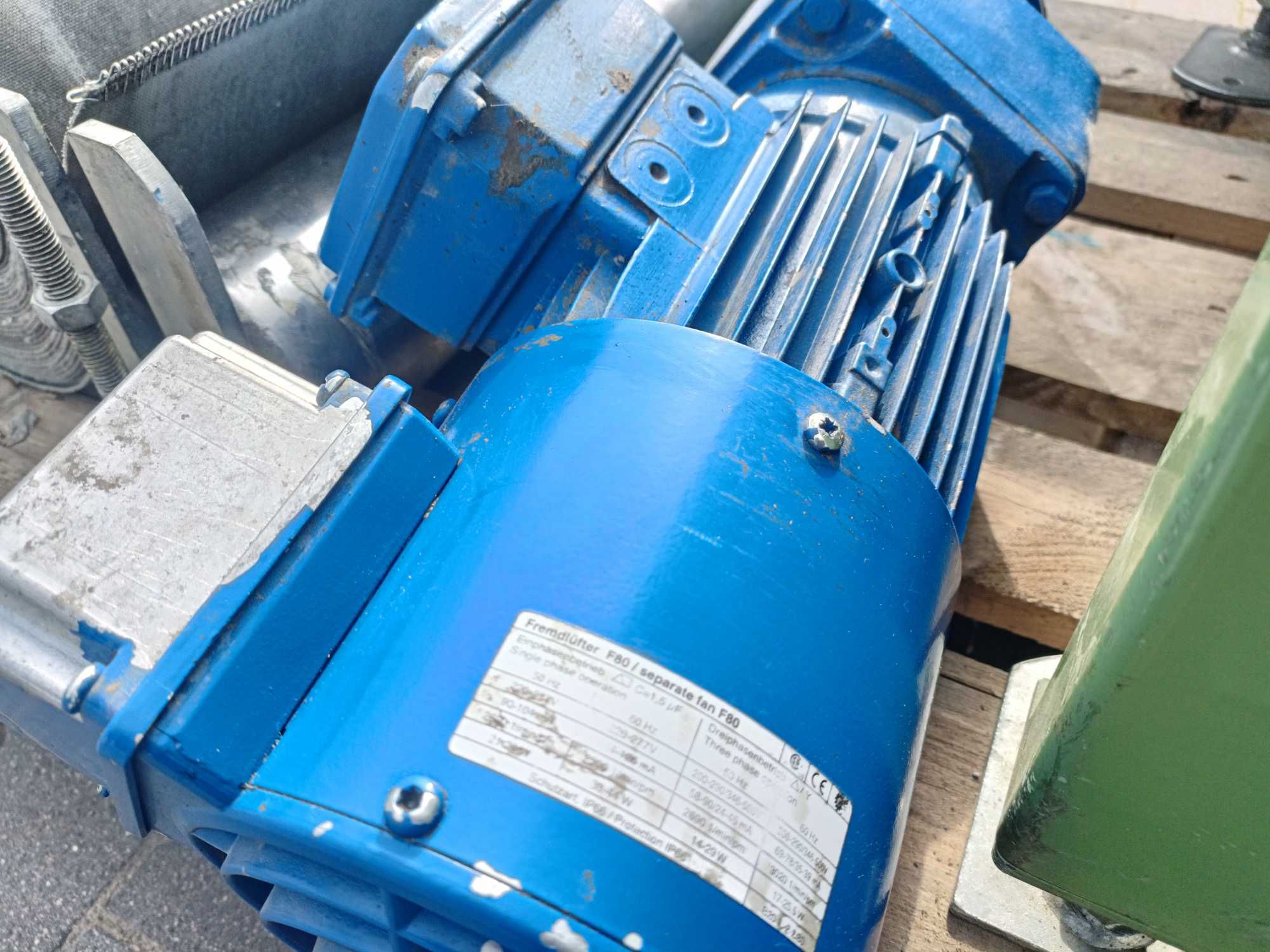 przenośnik taśmowy 12m do kompletacji zamówienia 12000x700  230/400V