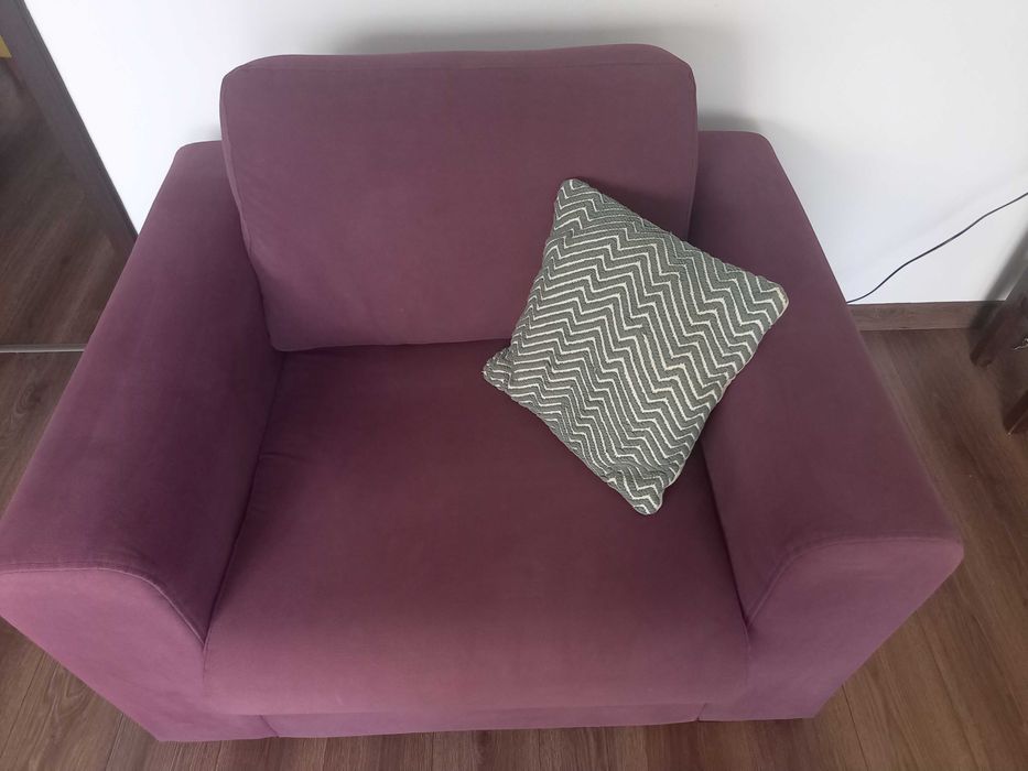 Fioletowy fotel Bizzarto