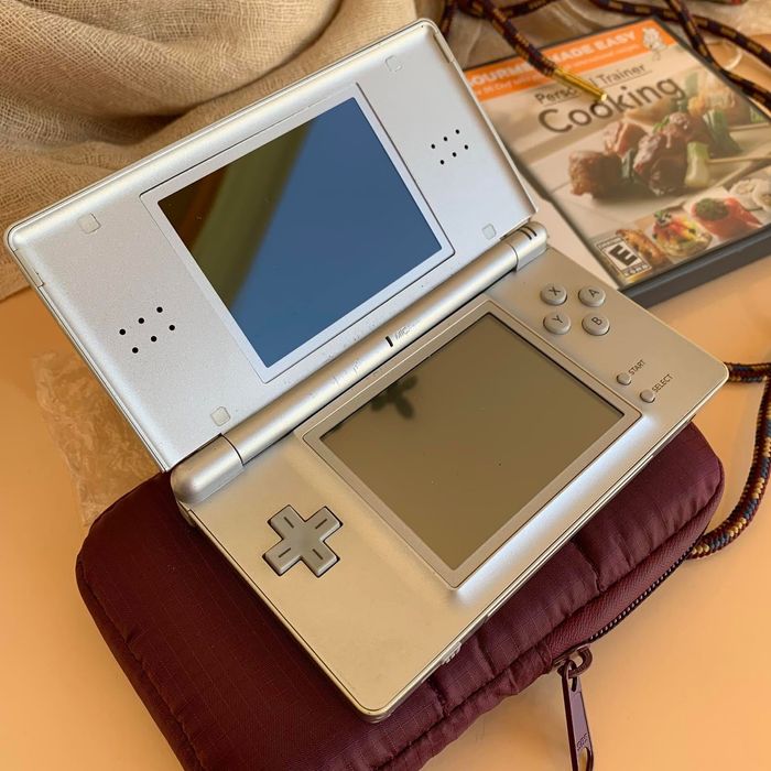 Портативна приставка Nintendo DS Lite, стілус, гра шнур зарядки, сумка