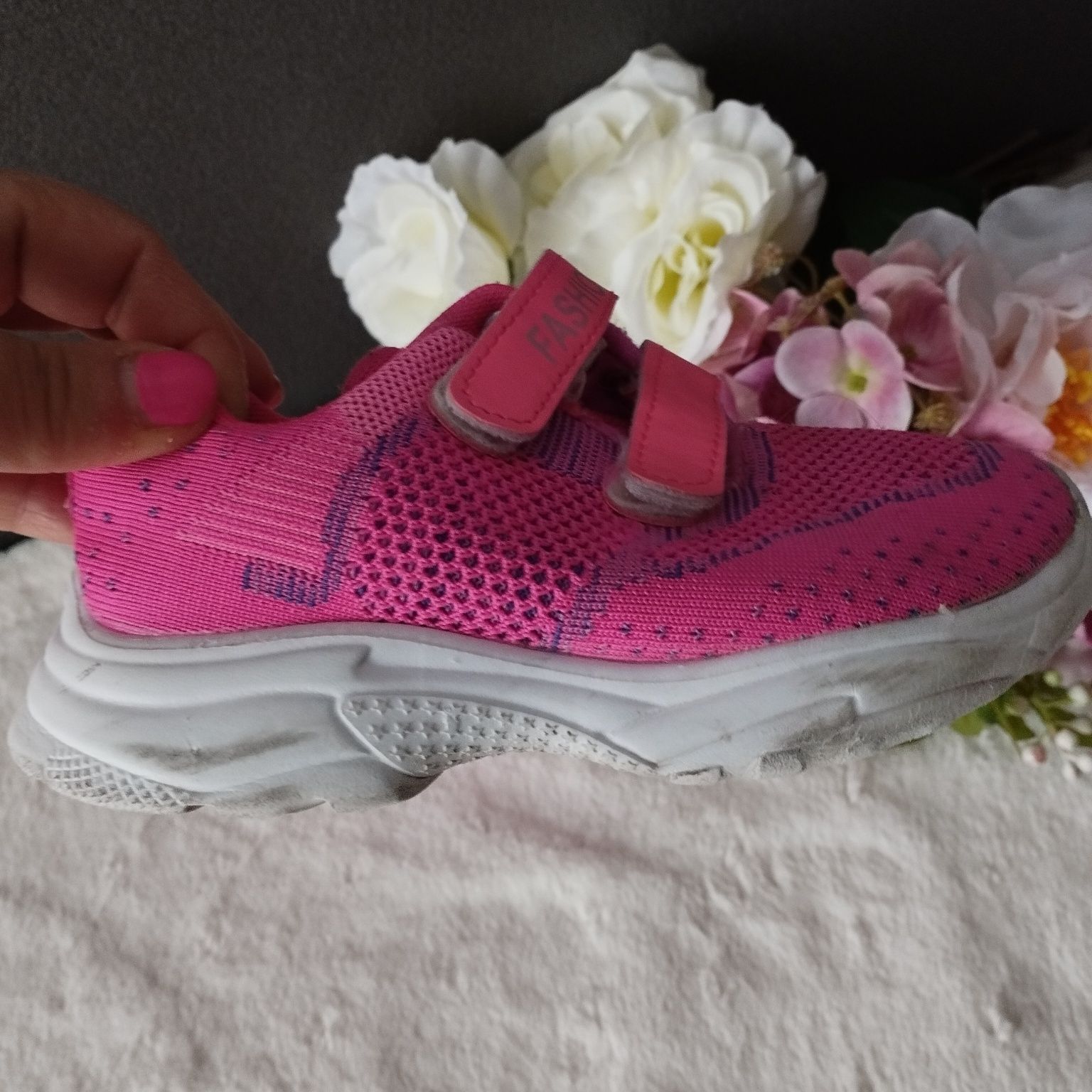 Różowe neonowe buty sportowe dziewczęce rzepy rozmiar 27