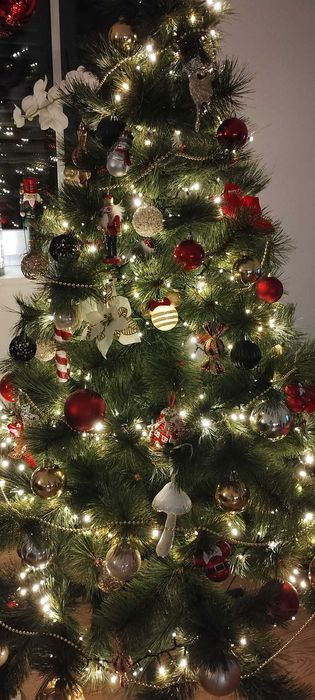 Sprzedam sztuczną choinkę 180cm. Kupiona rok temu.