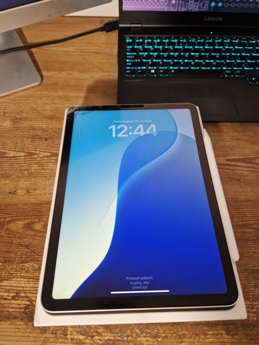 Tablet Apple iPad Air (5th Gen) 10,9" 8 GB / 64 GB beżowy