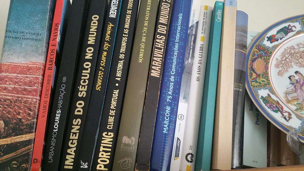 Coleção de livros, enciclopédias diversas em excelente estado