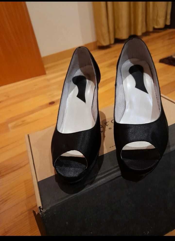 Calçado/ Sapato de Senhora / Mulher 37