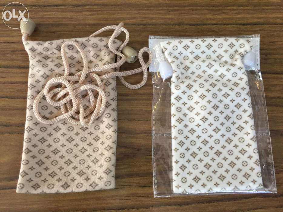 Bolsas para telemovel logo louis vuitton