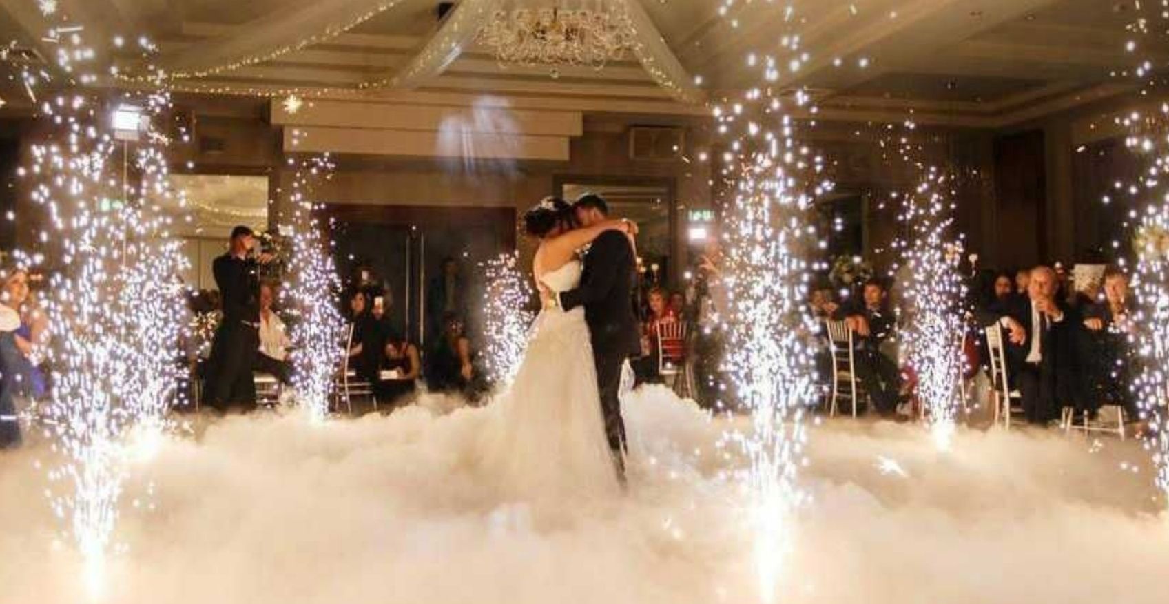 Ciężki dym taniec w chmurach fontanny iskier fotolustro love miłość