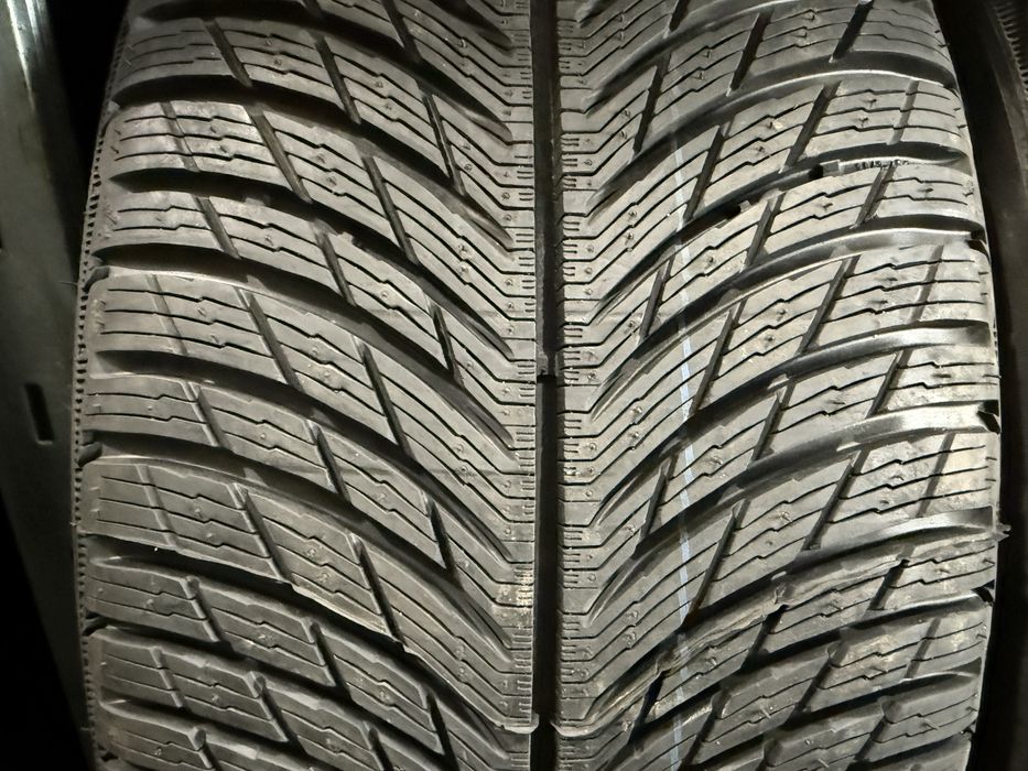 245/40 r18 Michelin 2шт.
