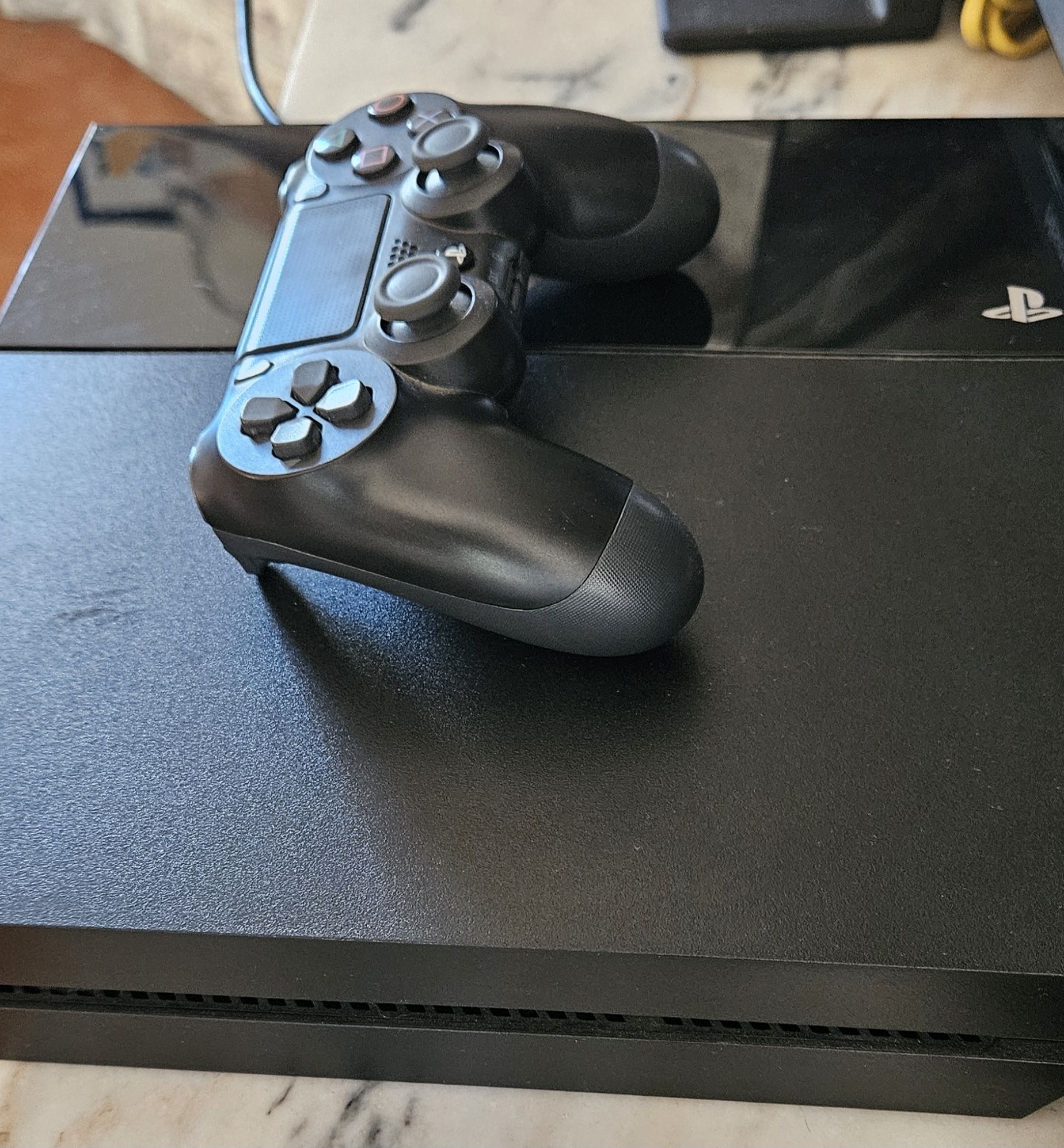 Consola Ps4 500GB com um comando