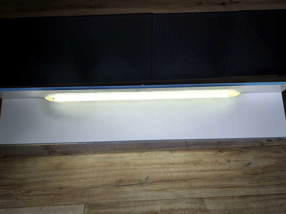 Półka LED ,biała ,połysk,wiszaca