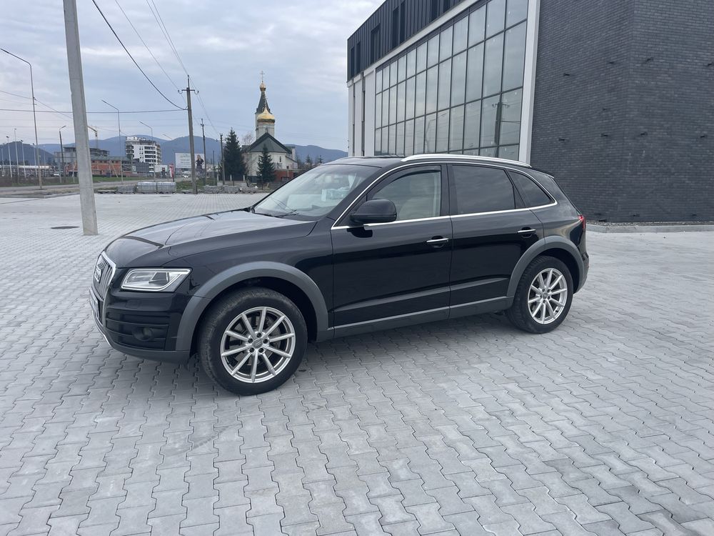 Audi Q5.          .