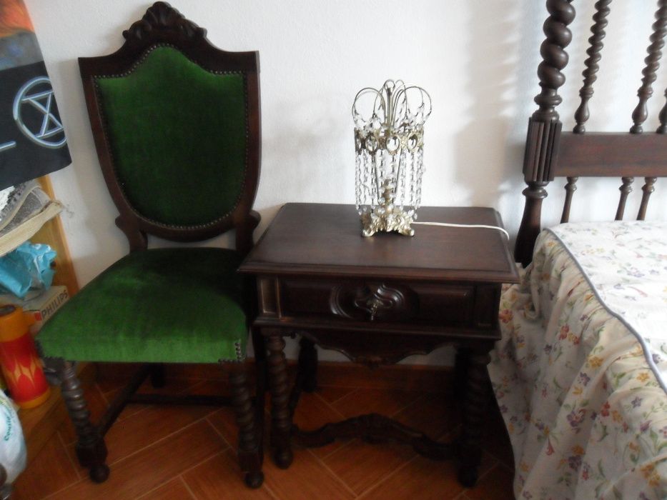 Mobília de quarto antiga e completa em madeira de mogno
