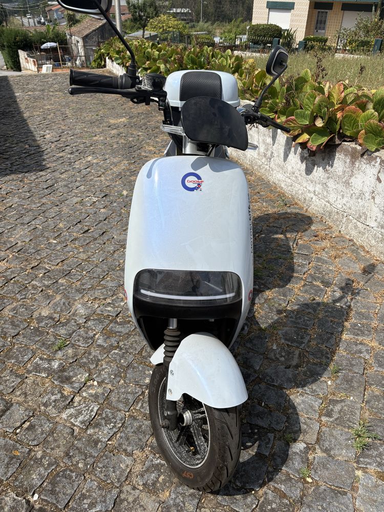 Scooter Elétrica Goose City – Como Nova!