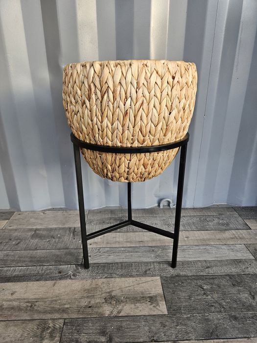 Doniczka donica hiacynt wodny na metalowej podstawie