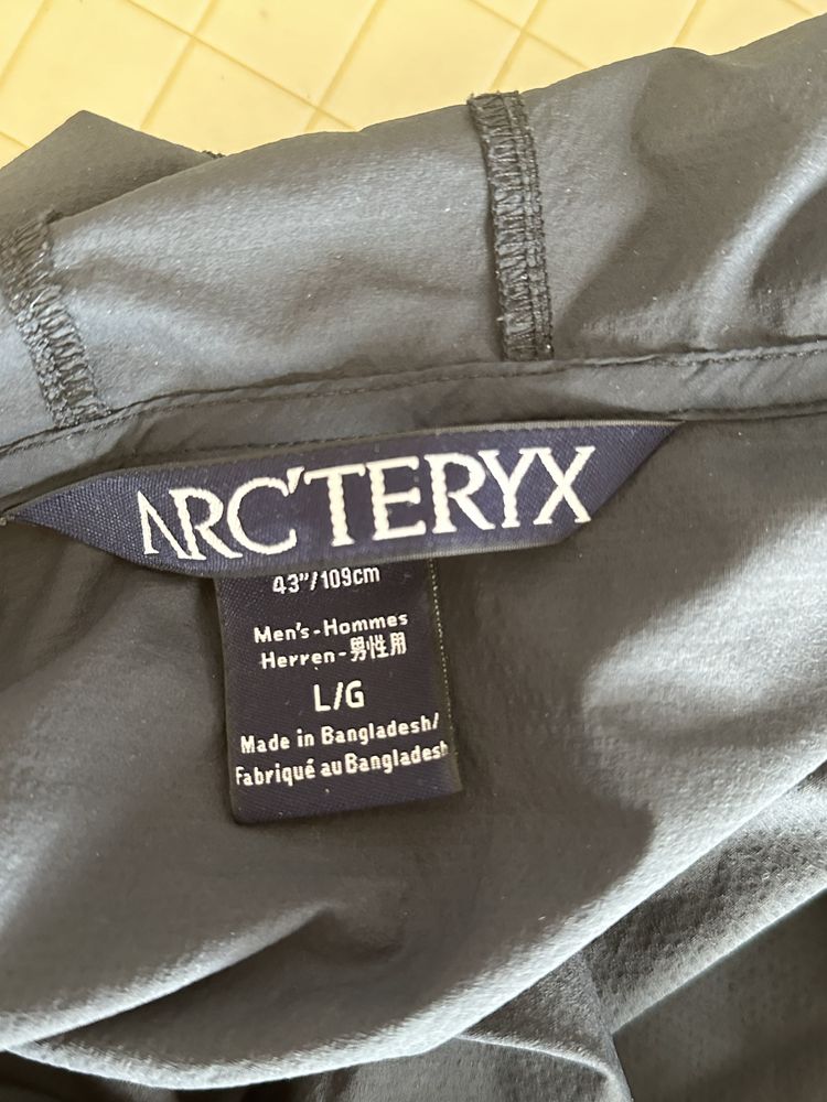 Легка куртка від Arcteryx