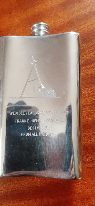 Śliczna angielska elegancka Piersiówka z inskrypcjami