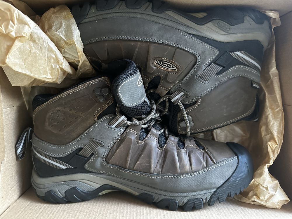 Продам KEEN трекінгове взуття