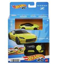 Машинка Nissan Hot Wheels на радиоуправлении 1:64