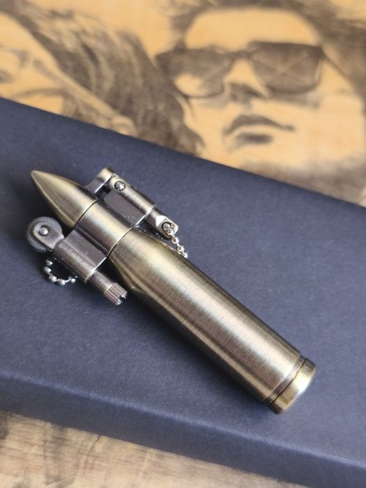 Isqueiro a Gasolina Novo Bullet em aço.