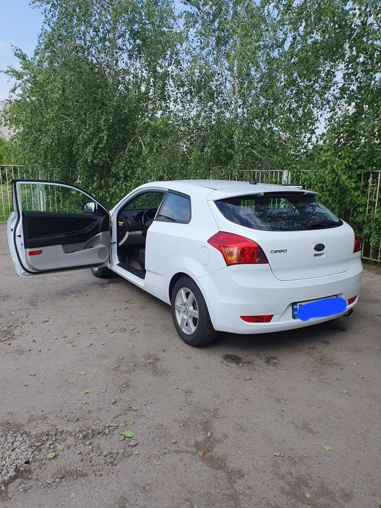 Kia pro cee'd 1.6 бензин