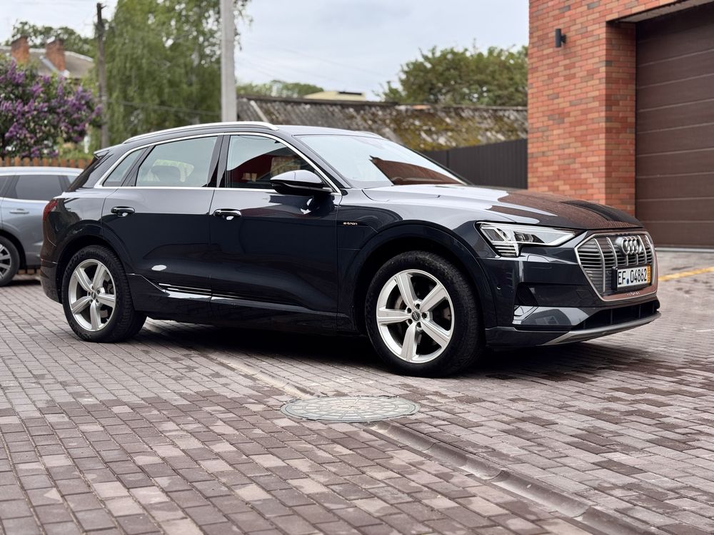 Audi E tron 95 kwt. За 21100€. В наявності