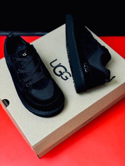 Женские кроссовки чёрные UGG Lowmel Black на меху