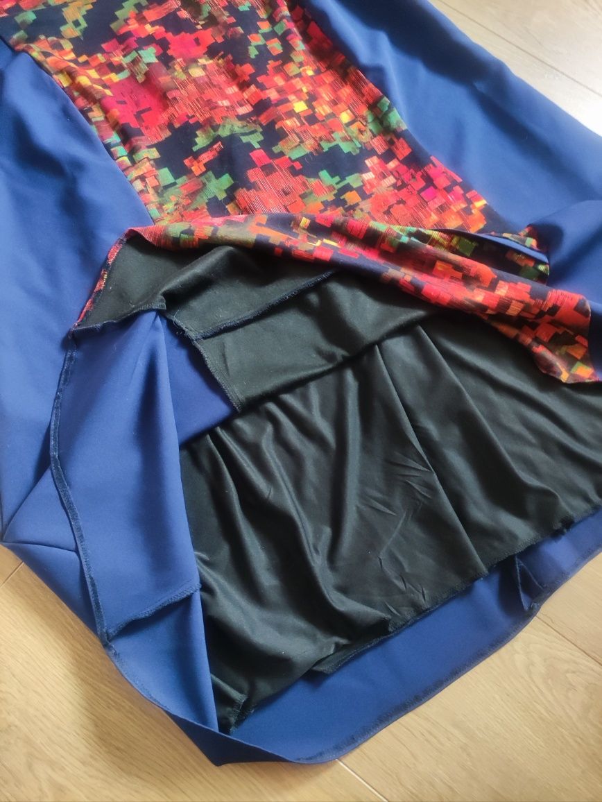 Sukienka plus size, za łokieć, elegancka. W literę A.
