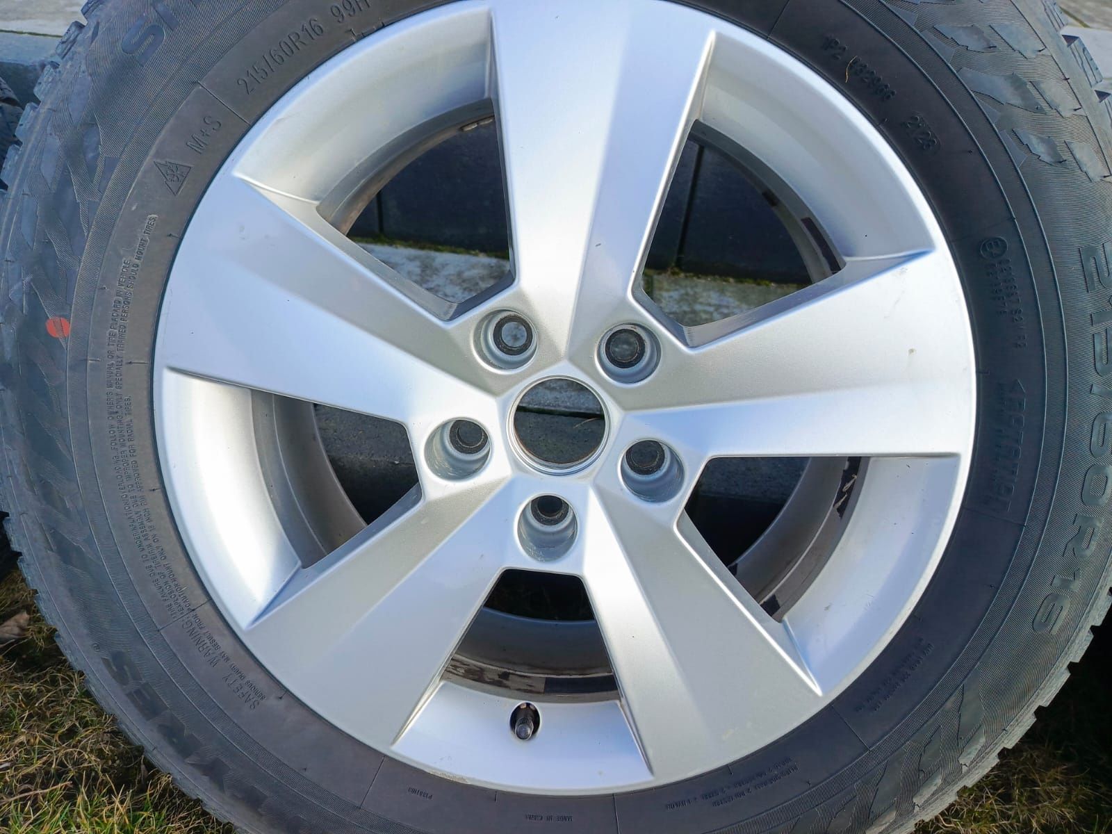 Alufelgi 16' Skoda Superb oryginalne 5x112 opony zimowe  215/60/R16