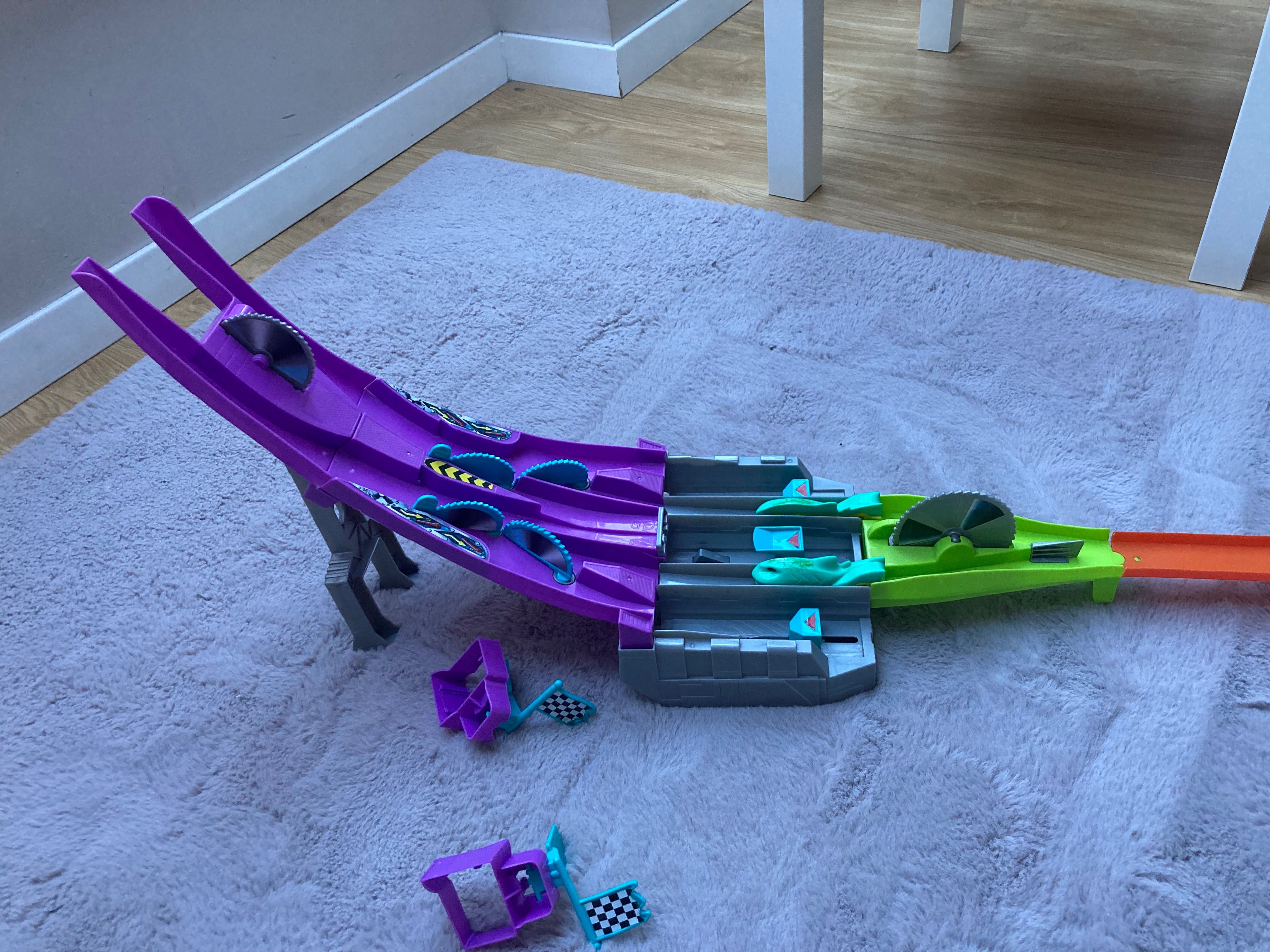 Tor Hot Wheels + 3 auta PIŁA samochodowy Split Speeders