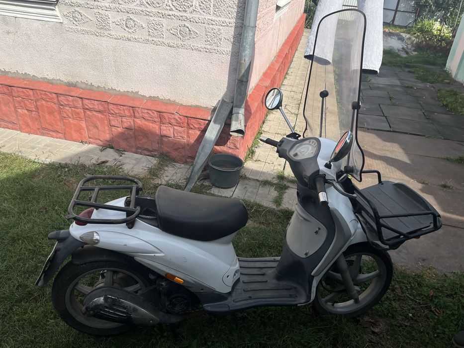 Скутер PIAGGIO білий
