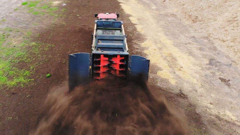 Rozrzutnik nawozów organicznych, obornika, wapna ROD-12 KOBZARENKO