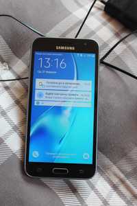 Телефон Samsung SM-J320H