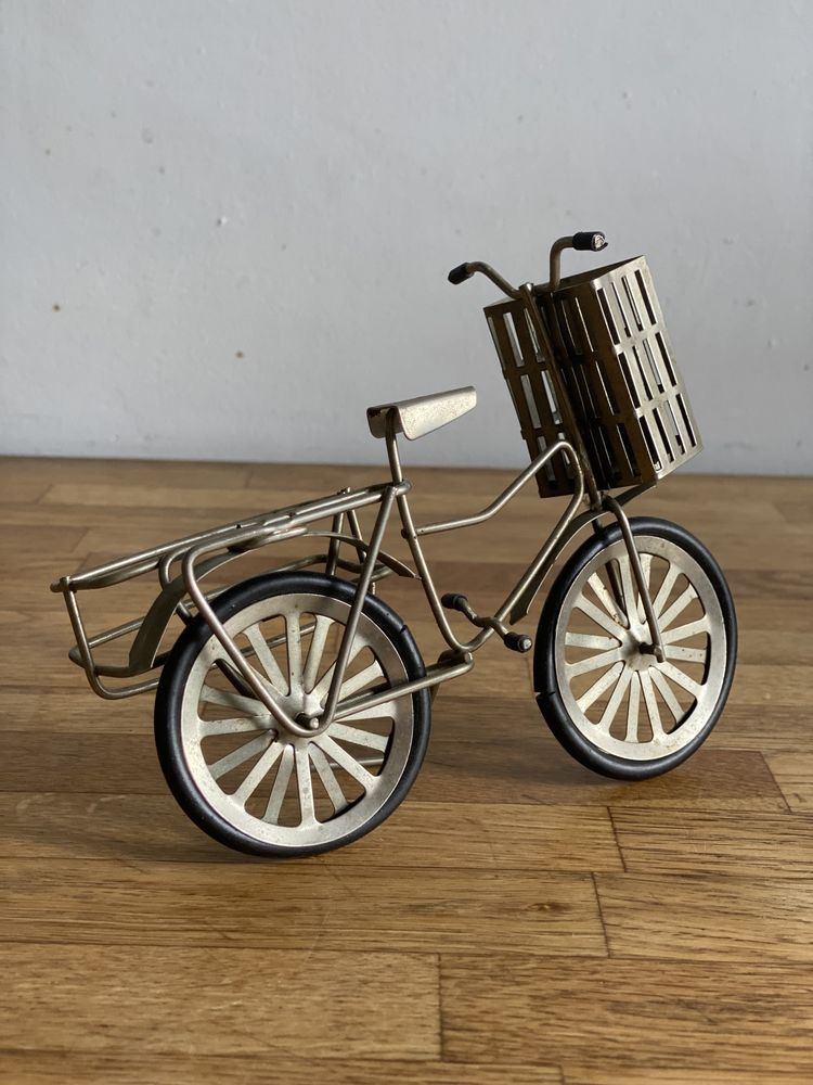 Blaszany model minuatura- rower holenderski.  Ozdoba gadżet kolekcja